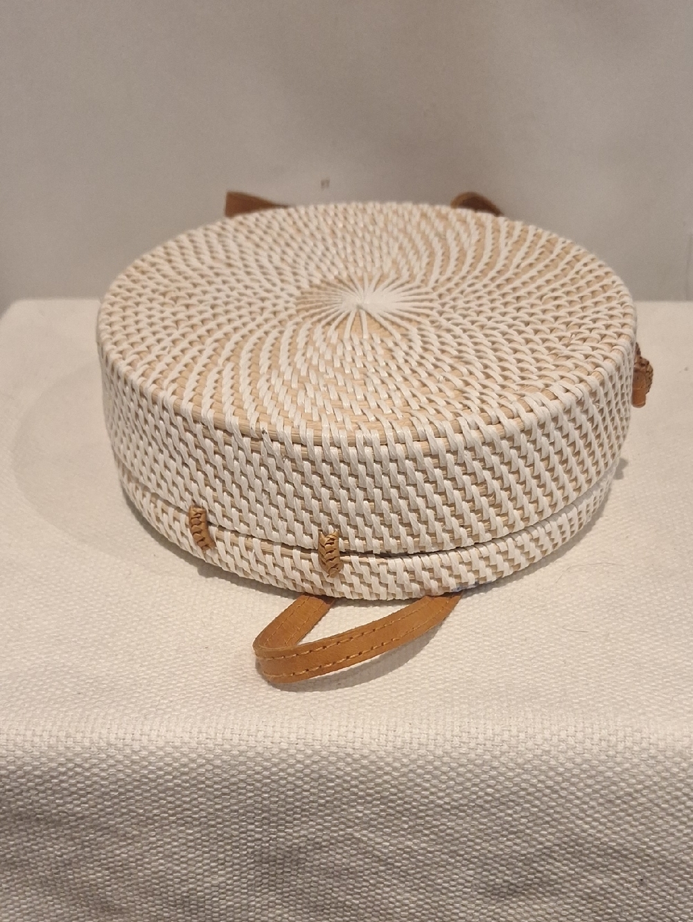 Round Straw Crossbody Bag with Yellow Floral Embroidery - Picture 5 of 9